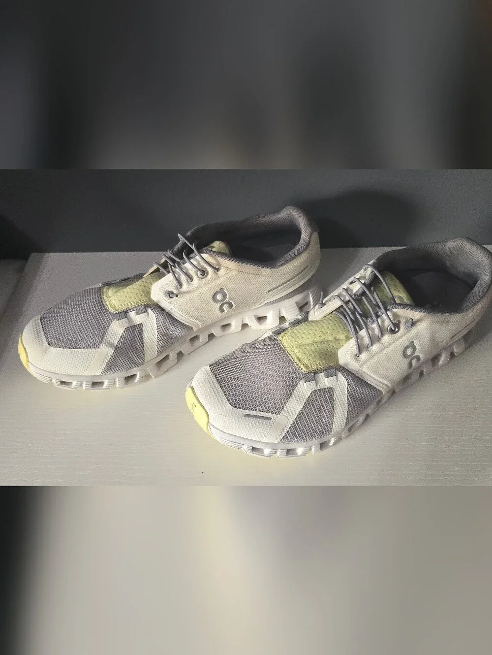 On Running Cloud 5 Push shoes in the Undyed White/Glacier